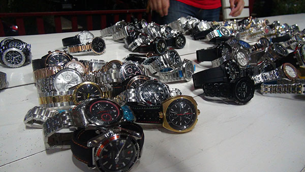 ลักลอบขายสินค้าละเมิดลิขสิทธิ์ หัวหิน ลักลอบขายสินค้าละเมิดลิขสิทธิ์ หัวหิน