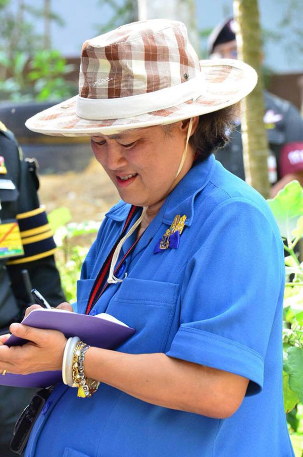 ตามหา 6 บุคคลในภาพ เฉลิมพระเกียรติสมเด็จพระเทพฯ 63 พรรษา ตามหา 6 บุคคลในภาพ เฉลิมพระเกียรติสมเด็จพระเทพฯ 63 พรรษา