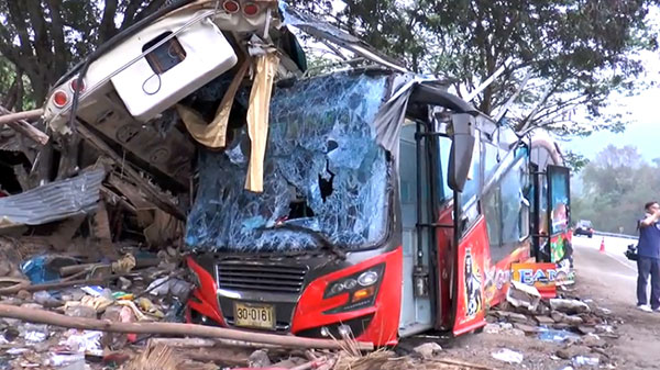 คนขับรถทัวร์เบรกแตก ส่อรอดข้อหาพยายามฆ่า คนขับรถทัวร์เบรกแตก ส่อรอดข้อหาพยายามฆ่า