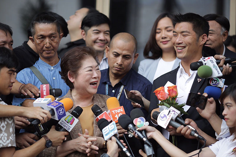 ศรีวราห์ เผยเตรียมเรียกแม่ธนาธร สอบเอี่ยว มาตรา 116 ยันคดีไม่เกี่ยวเลือกตั้ง ศรีวราห์ เผยเตรียมเรียกแม่ธนาธร สอบเอี่ยว มาตรา 116 ยันคดีไม่เกี่ยวเลือกตั้ง