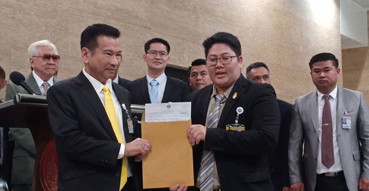 กวินนาถ ตาคีย์ กวินนาถ ตาคีย์