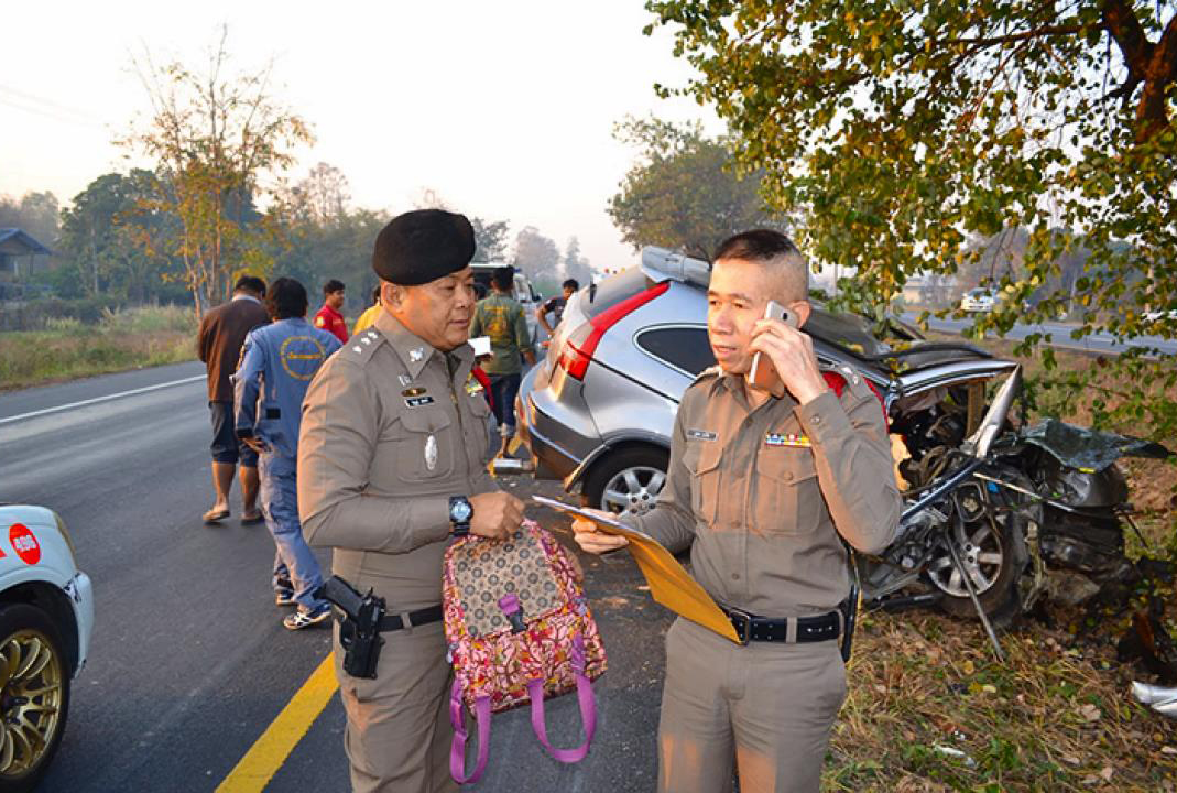 เศร้า...พ่อขับเก๋งส่งลูกสาวสอบชิงทุนฯ ที่ กทม. วูบชนต้นไม้เต็มแรง ดับทั้งคู่ เศร้า...พ่อขับเก๋งส่งลูกสาวสอบชิงทุนฯ ที่ กทม. วูบชนต้นไม้เต็มแรง ดับทั้งคู่