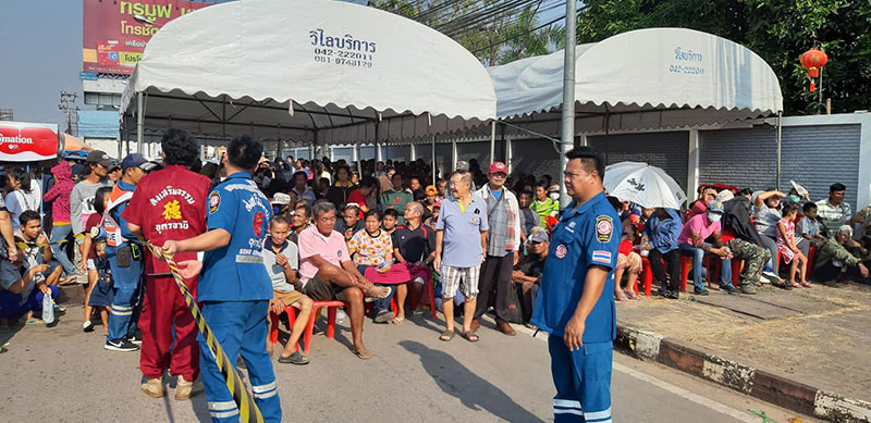 เสี่ยปรีชา เศรษฐีอุดรฯ แจกแหลกอั่งเปาตรุษจีน 2 ล้าน ชาวบ้านแห่รอรับแต่เช้ามืด เสี่ยปรีชา เศรษฐีอุดรฯ แจกแหลกอั่งเปาตรุษจีน 2 ล้าน ชาวบ้านแห่รอรับแต่เช้ามืด