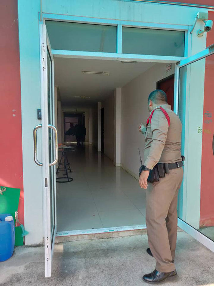 โซเชียลลั่น !! ตำรวจหนุ่มขอเมียอย่าโกรธ ที่กลับบ้านช้า ติดภารกิจ.. พาไอ้ทุยกลับคอก โซเชียลลั่น !! ตำรวจหนุ่มขอเมียอย่าโกรธ ที่กลับบ้านช้า ติดภารกิจ.. พาไอ้ทุยกลับคอก