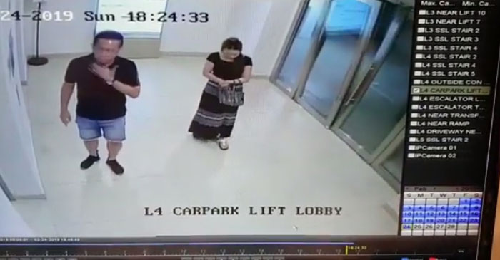 นาทีชีวิต สาวล้มตึงทั้งยืน ถูกประตูกระจกบานใหญ่ในห้าง ล้มฟาดใส่ร่างอย่างจัง นาทีชีวิต สาวล้มตึงทั้งยืน ถูกประตูกระจกบานใหญ่ในห้าง ล้มฟาดใส่ร่างอย่างจัง