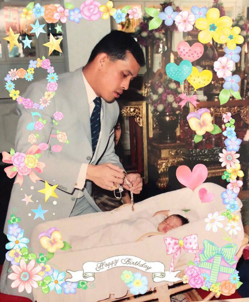 ภาพหาชมยาก.. สมเด็จพระเจ้าอยู่หัว ทรงอุ้ม พระองค์หญิงสิริวัณณวรีฯ เมื่อครั้งทรงพระเยาว์ ภาพหาชมยาก.. สมเด็จพระเจ้าอยู่หัว ทรงอุ้ม พระองค์หญิงสิริวัณณวรีฯ เมื่อครั้งทรงพระเยาว์