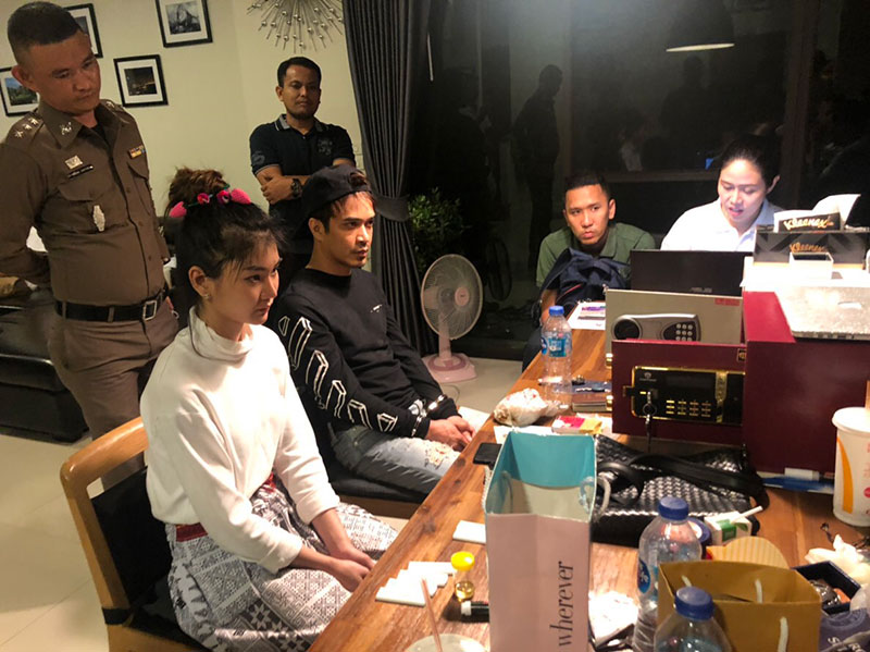 ใบเตย เครียดนอนคุก ตร. เตรียมขยายผลเน็ตไอดอลไลฟ์สไตล์หรูหรา ใบเตย เครียดนอนคุก ตร. เตรียมขยายผลเน็ตไอดอลไลฟ์สไตล์หรูหรา