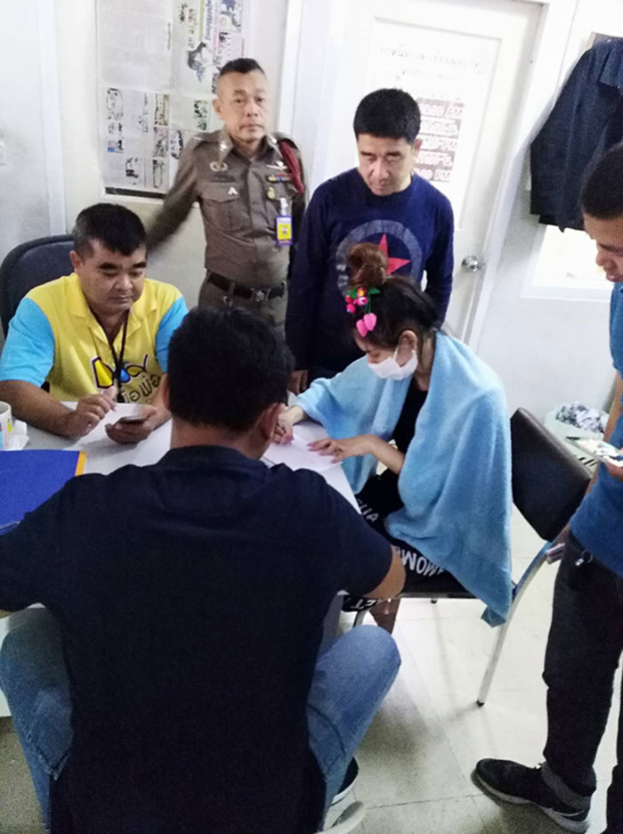 ใบเตย เครียดนอนคุก ตร. เตรียมขยายผลเน็ตไอดอลไลฟ์สไตล์หรูหรา ใบเตย เครียดนอนคุก ตร. เตรียมขยายผลเน็ตไอดอลไลฟ์สไตล์หรูหรา