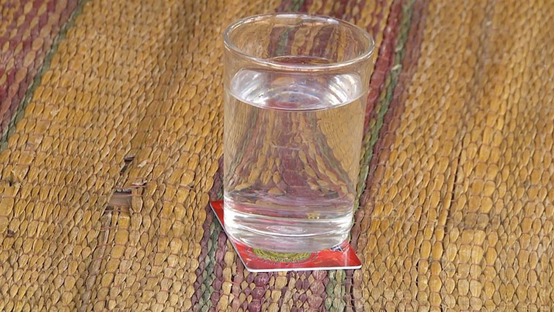 ชาวบ้านขอนแก่น ซื้อบัตรสมาร์ทการ์ดวิเศษ จุ่มเสกน้ำดื่ม รักษาสารพัดโรค ชาวบ้านขอนแก่น ซื้อบัตรสมาร์ทการ์ดวิเศษ จุ่มเสกน้ำดื่ม รักษาสารพัดโรค