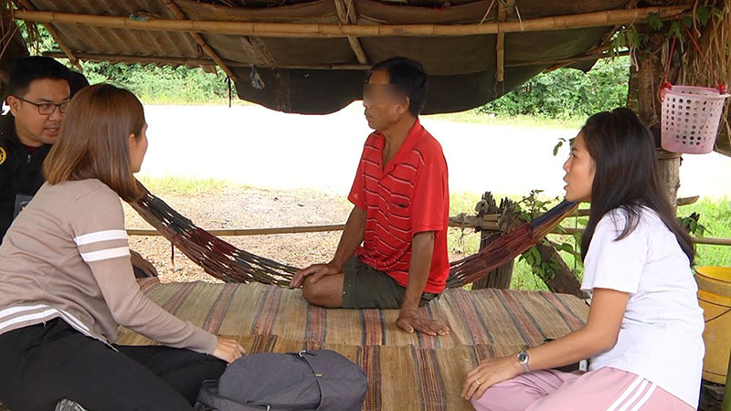 ชาวบ้านขอนแก่น ซื้อบัตรสมาร์ทการ์ดวิเศษ จุ่มเสกน้ำดื่ม รักษาสารพัดโรค ชาวบ้านขอนแก่น ซื้อบัตรสมาร์ทการ์ดวิเศษ จุ่มเสกน้ำดื่ม รักษาสารพัดโรค