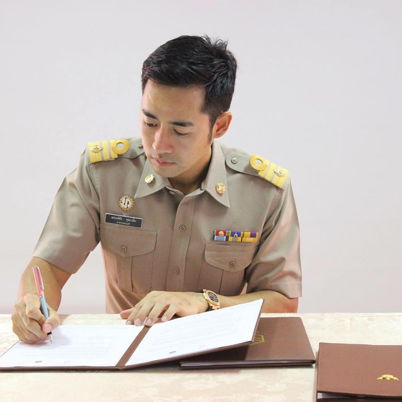 ย้อนฉากชีวิต กำนันเป๊าะ พลิกผันยิ่งกว่าละคร จากเด็กป.4 กระเป๋ารถเมล์ สู่เจ้าพ่อเมืองชล ย้อนฉากชีวิต กำนันเป๊าะ พลิกผันยิ่งกว่าละคร จากเด็กป.4 กระเป๋ารถเมล์ สู่เจ้าพ่อเมืองชล