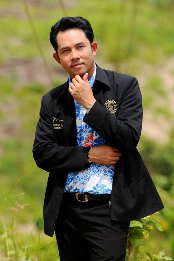 ย้อนฉากชีวิต กำนันเป๊าะ พลิกผันยิ่งกว่าละคร จากเด็กป.4 กระเป๋ารถเมล์ สู่เจ้าพ่อเมืองชล ย้อนฉากชีวิต กำนันเป๊าะ พลิกผันยิ่งกว่าละคร จากเด็กป.4 กระเป๋ารถเมล์ สู่เจ้าพ่อเมืองชล