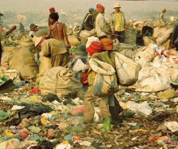 จากเด็กเก็บขยะในสลัม สู่บัณฑิต ม. ดัง ชีวิตเด็กสาวพลิกผัน เพราะได้รับโอกาส จากเด็กเก็บขยะในสลัม สู่บัณฑิต ม. ดัง ชีวิตเด็กสาวพลิกผัน เพราะได้รับโอกาส