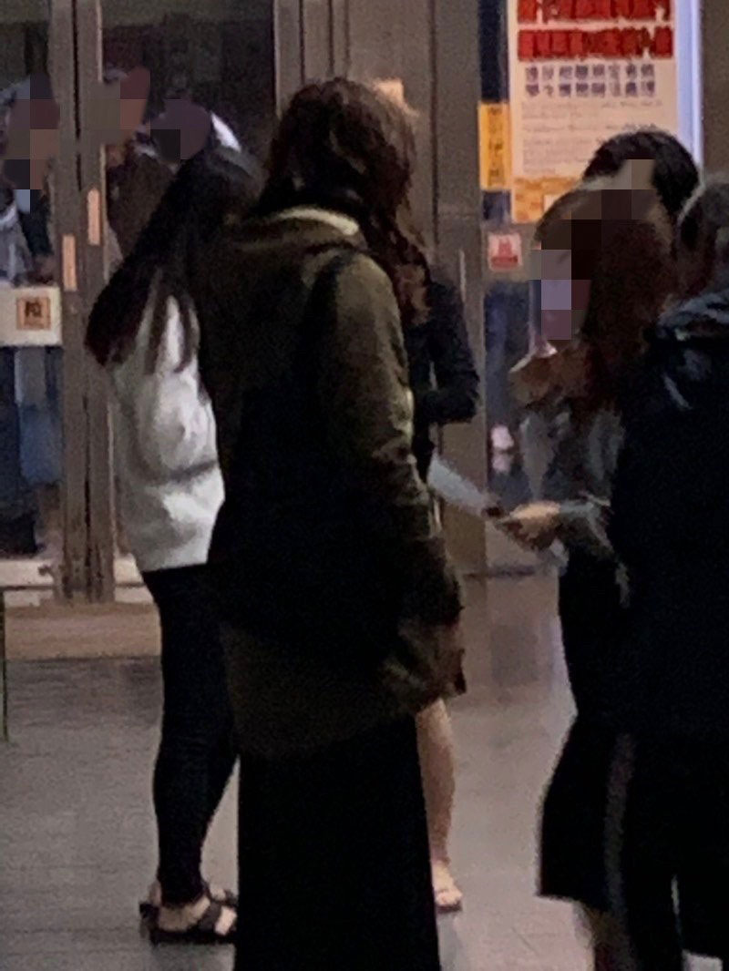 พ่อโกรธจัด คว้าร่มไล่ฟาดลูกตัวดี ริทำตัวเป็นโรคจิต แต่งหญิงไปแอบถ่าย นศ. ในหอพัก พ่อโกรธจัด คว้าร่มไล่ฟาดลูกตัวดี ริทำตัวเป็นโรคจิต แต่งหญิงไปแอบถ่าย นศ. ในหอพัก