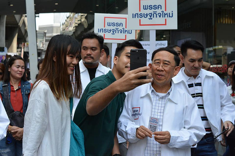 เปิดชีวิต มิ่งขวัญ แสงสุวรรณ พรรคเศรษฐกิจใหม่ ผู้ไม่โจมตีใคร เน้นพูดเรื่องนโยบายรัว ๆ เปิดชีวิต มิ่งขวัญ แสงสุวรรณ พรรคเศรษฐกิจใหม่ ผู้ไม่โจมตีใคร เน้นพูดเรื่องนโยบายรัว ๆ