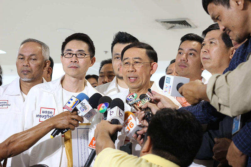 เปิดชีวิต มิ่งขวัญ แสงสุวรรณ พรรคเศรษฐกิจใหม่ ผู้ไม่โจมตีใคร เน้นพูดเรื่องนโยบายรัว ๆ เปิดชีวิต มิ่งขวัญ แสงสุวรรณ พรรคเศรษฐกิจใหม่ ผู้ไม่โจมตีใคร เน้นพูดเรื่องนโยบายรัว ๆ