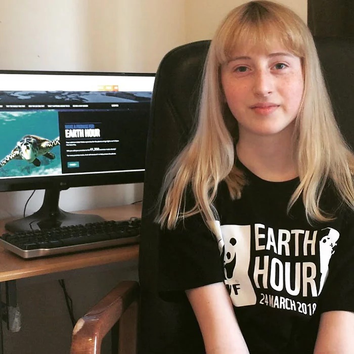 เด็กหญิงวัย 13 มุ่งมั่นเก็บขยะจนถูกเพื่อนรังแก ทำร้ายร่างกายจนต้องย้าย รร. เด็กหญิงวัย 13 มุ่งมั่นเก็บขยะจนถูกเพื่อนรังแก ทำร้ายร่างกายจนต้องย้าย รร.