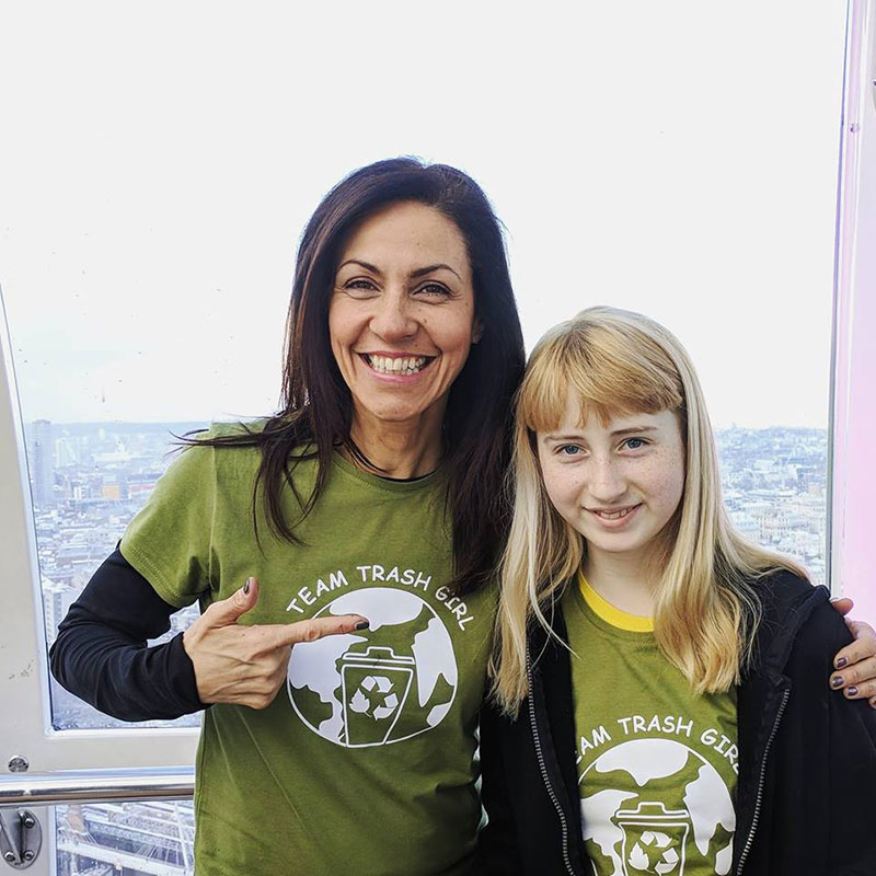 เด็กหญิงวัย 13 มุ่งมั่นเก็บขยะจนถูกเพื่อนรังแก ทำร้ายร่างกายจนต้องย้าย รร. เด็กหญิงวัย 13 มุ่งมั่นเก็บขยะจนถูกเพื่อนรังแก ทำร้ายร่างกายจนต้องย้าย รร.