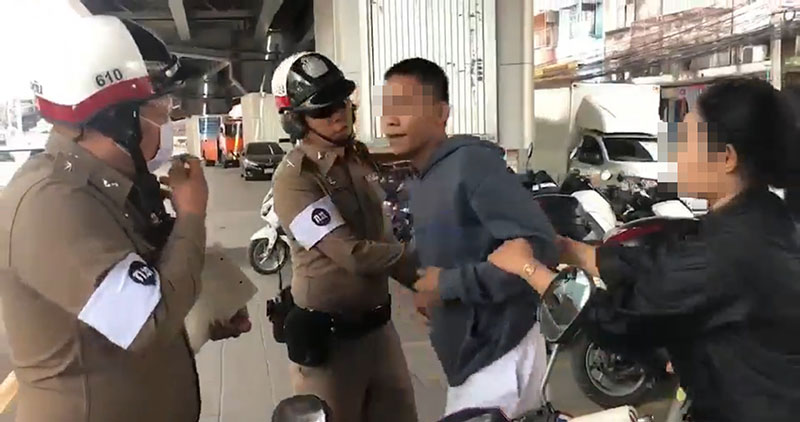 โจ๋ปรี๊ด ถูกจับไม่มีใบขับขี่ พาลด่าตำรวจสุดหยาบ รอเรียนจบจะกลับมาตบให้ดาวหลุด โจ๋ปรี๊ด ถูกจับไม่มีใบขับขี่ พาลด่าตำรวจสุดหยาบ รอเรียนจบจะกลับมาตบให้ดาวหลุด