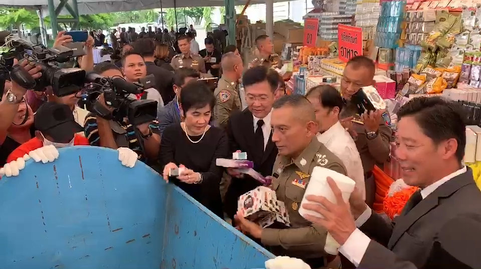 เตรียมแฉ ดาราดังเอี่ยวรีวิวอาหารเสริมเกินจริง ระดับเกรดเอ เห็นแล้วช็อก เตรียมแฉ ดาราดังเอี่ยวรีวิวอาหารเสริมเกินจริง ระดับเกรดเอ เห็นแล้วช็อก