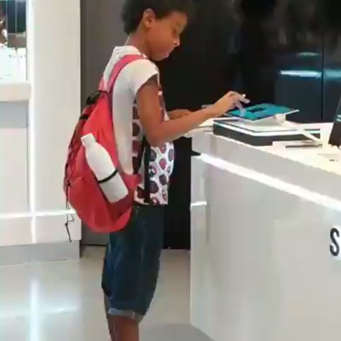 ทำการบ้านกลางห้าง ทำการบ้านกลางห้าง