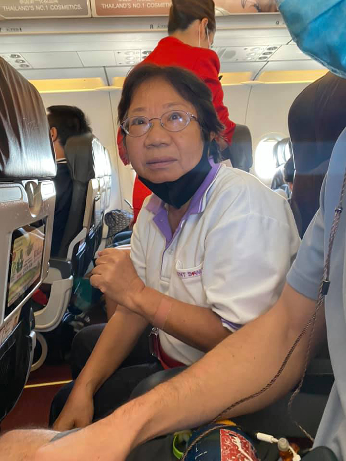 ช่วยเหลือคนป่วยบนเครื่องบิน ช่วยเหลือคนป่วยบนเครื่องบิน