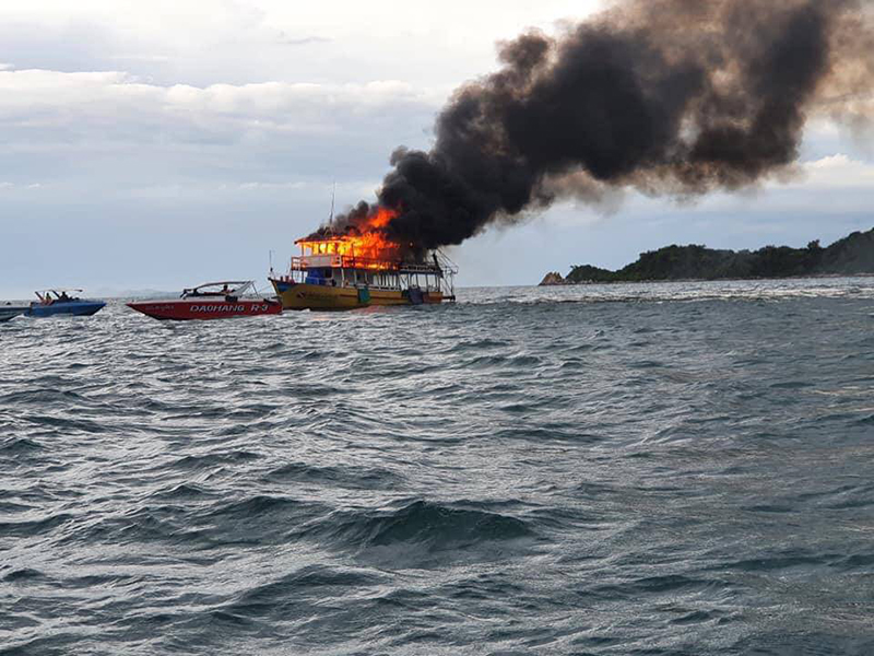 ไฟไหม้เรือ เกาะล้าน ไฟไหม้เรือ เกาะล้าน