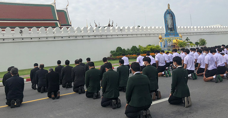 เครือจตุรมิตร ถวายบังคมสักการะ ร.9 เครือจตุรมิตร ถวายบังคมสักการะ ร.9