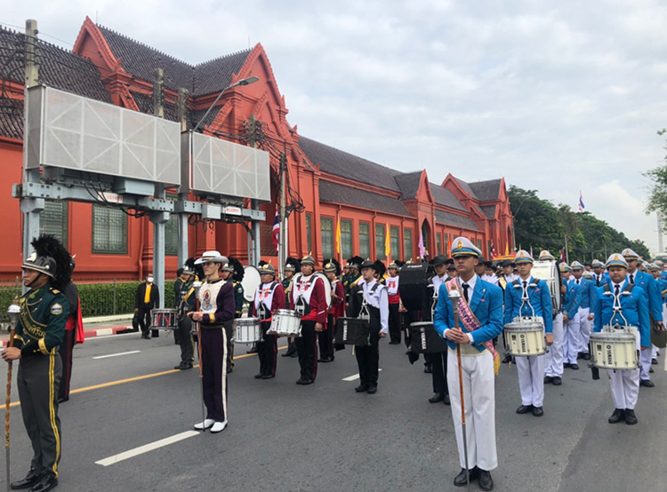 เครือจตุรมิตร ถวายบังคมสักการะ ร.9 เครือจตุรมิตร ถวายบังคมสักการะ ร.9