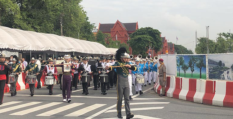 เครือจตุรมิตร ถวายบังคมสักการะ ร.9 เครือจตุรมิตร ถวายบังคมสักการะ ร.9