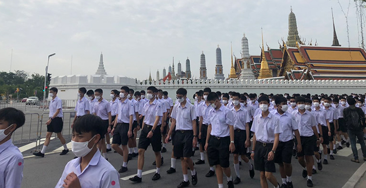 เครือจตุรมิตร ถวายบังคมสักการะ ร.9 เครือจตุรมิตร ถวายบังคมสักการะ ร.9