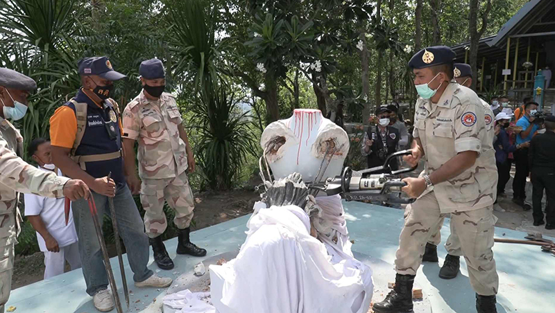 พระตัดหัวตัวเอง พระตัดหัวตัวเอง