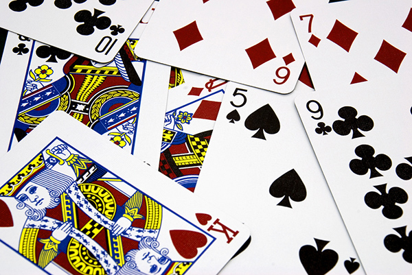 จับกลุ่มเล่นไพ่ จับกลุ่มเล่นไพ่