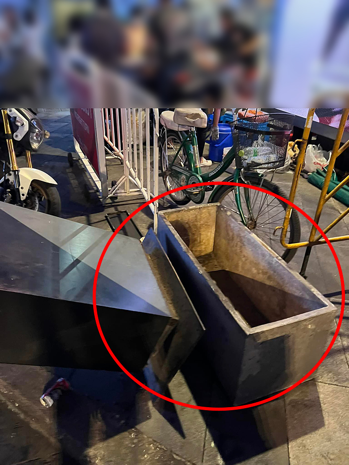 เสาล้มใส่รถที่สยาม เสาล้มใส่รถที่สยาม