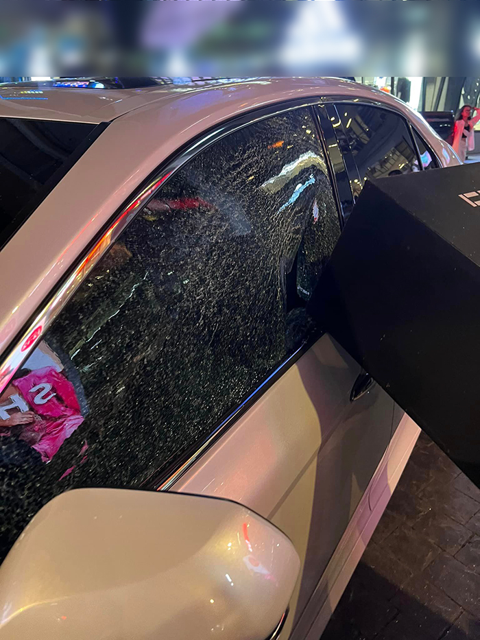 เสาล้มใส่รถที่สยาม เสาล้มใส่รถที่สยาม