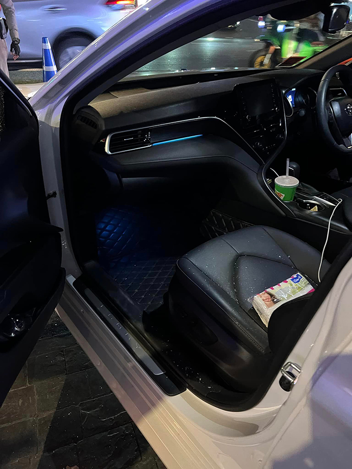 เสาล้มใส่รถที่สยาม เสาล้มใส่รถที่สยาม