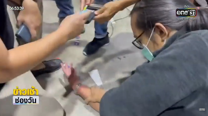 ธนาธร เล่านาทีถูกเค ร้อยล้าน ล็อกคอ ธนาธร เล่านาทีถูกเค ร้อยล้าน ล็อกคอ