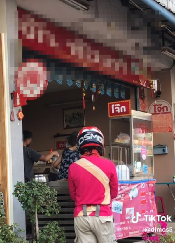 ไวรัลไฟไหม้ร้าน แต่หยุดขายของให้ลูกค้าไม่ได้ ไวรัลไฟไหม้ร้าน แต่หยุดขายของให้ลูกค้าไม่ได้