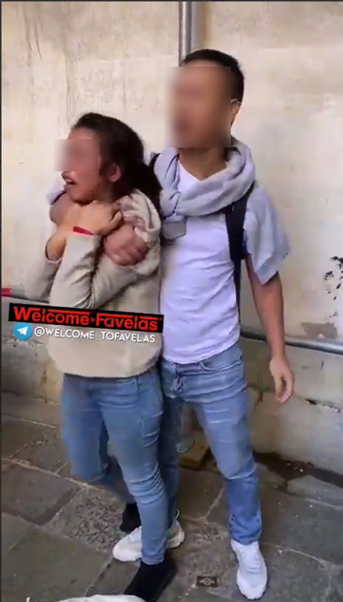 นักท่องเที่ยวจับโจรล้วงกระเป๋า นักท่องเที่ยวจับโจรล้วงกระเป๋า