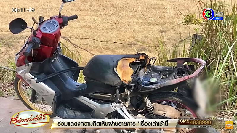 ขี่มอเตอร์ไซค์ซ้อน 3 จุดประทัดตกใส่เบาะ ขี่มอเตอร์ไซค์ซ้อน 3 จุดประทัดตกใส่เบาะ