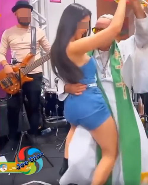 บาทหลวงโชว์แดนซ์คู่สาว บาทหลวงโชว์แดนซ์คู่สาว