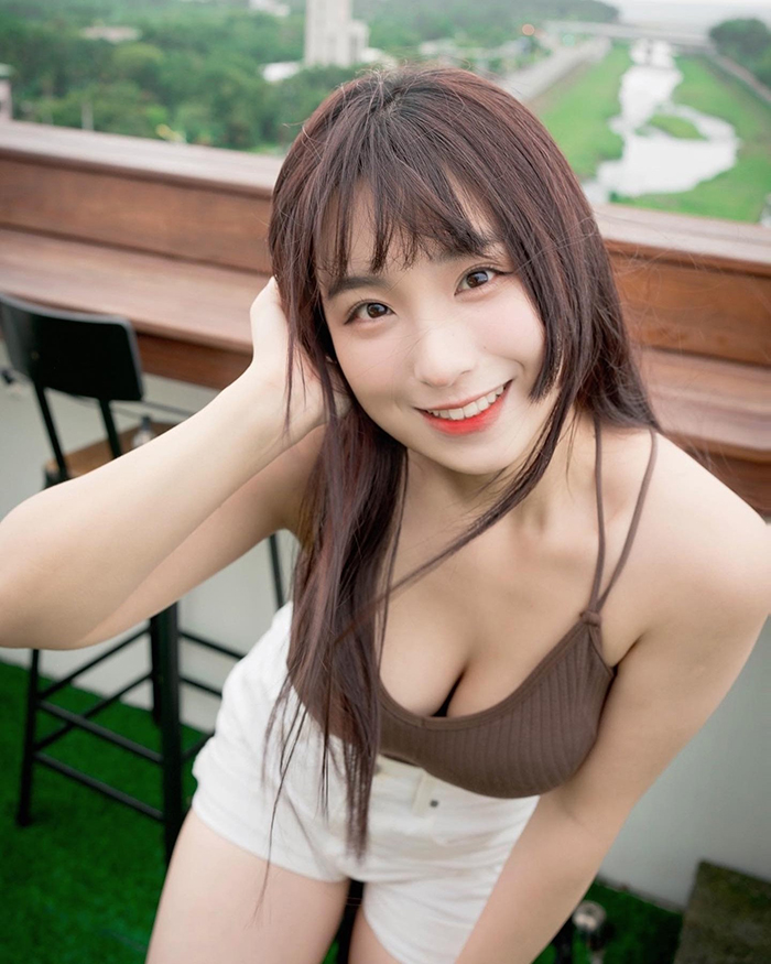 สาวอึ๋มไปลองบราคนละประเทศ สาวอึ๋มไปลองบราคนละประเทศ