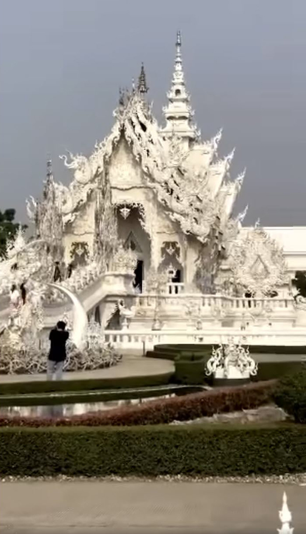 อ.เฉลิมชัย ด่ารถบรรทุก กลับรถหน้าวัดร่องขุ่น อ.เฉลิมชัย ด่ารถบรรทุก กลับรถหน้าวัดร่องขุ่น