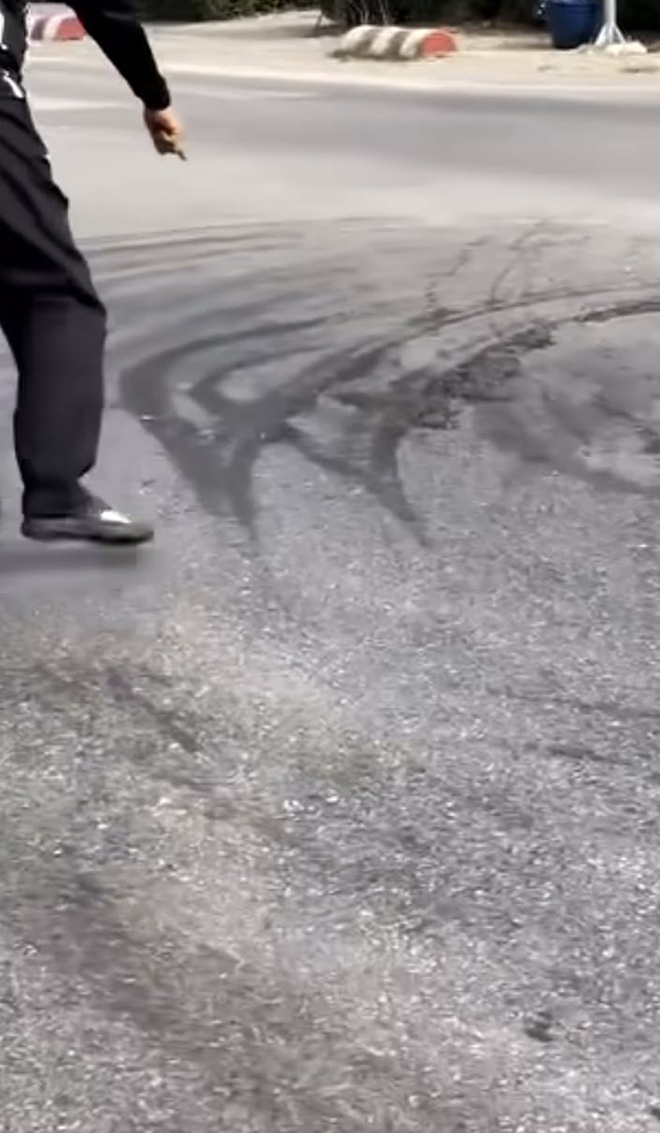 อ.เฉลิมชัย ด่ารถบรรทุก กลับรถหน้าวัดร่องขุ่น อ.เฉลิมชัย ด่ารถบรรทุก กลับรถหน้าวัดร่องขุ่น