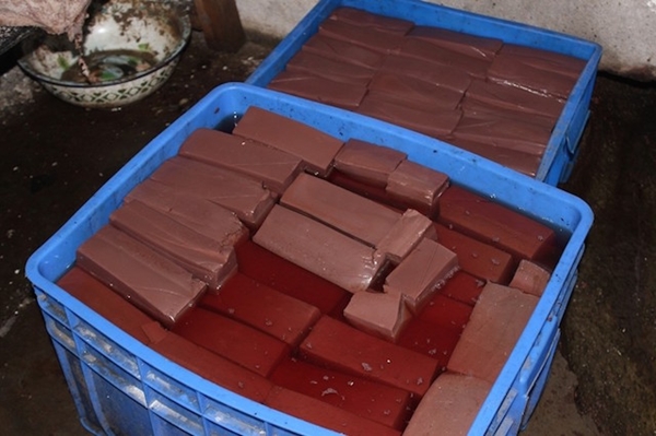 แม้แต่เลือดเป็ดยังปลอม ! ตำรวจบุกจับโรงงานเถื่อนทำเลือดเป็ดปลอมออกขาย แม้แต่เลือดเป็ดยังปลอม ! ตำรวจบุกจับโรงงานเถื่อนทำเลือดเป็ดปลอมออกขาย