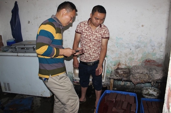 แม้แต่เลือดเป็ดยังปลอม ! ตำรวจบุกจับโรงงานเถื่อนทำเลือดเป็ดปลอมออกขาย แม้แต่เลือดเป็ดยังปลอม ! ตำรวจบุกจับโรงงานเถื่อนทำเลือดเป็ดปลอมออกขาย