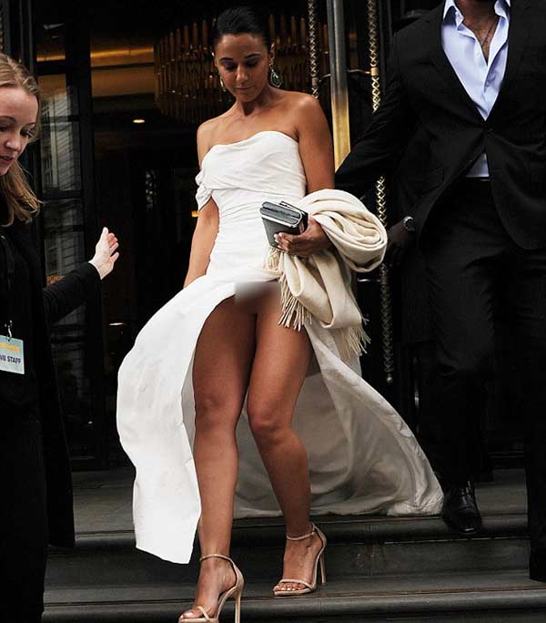 เอ็มมานูเอล ชริควี เจอดี ใส่ชุดแหวก...จนหวอออก เล่นเอาอึ้งกันไปทั้งงาน เอ็มมานูเอล ชริควี เจอดี ใส่ชุดแหวก...จนหวอออก เล่นเอาอึ้งกันไปทั้งงาน