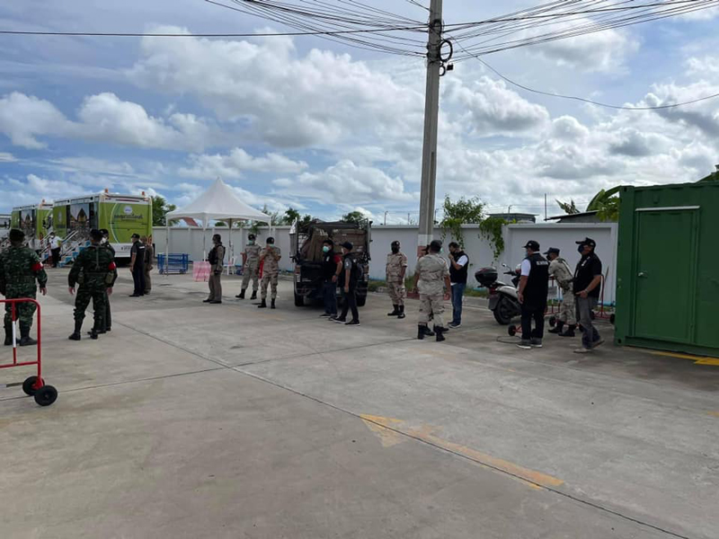 ทหารลงพื้นที่ รพ.สนาม หลังมีข่าวคนป่วยจัดเซ็กส์หมู่ ทหารลงพื้นที่ รพ.สนาม หลังมีข่าวคนป่วยจัดเซ็กส์หมู่