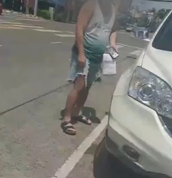 หนุ่มโดนล็อกล้อ หนุ่มโดนล็อกล้อ