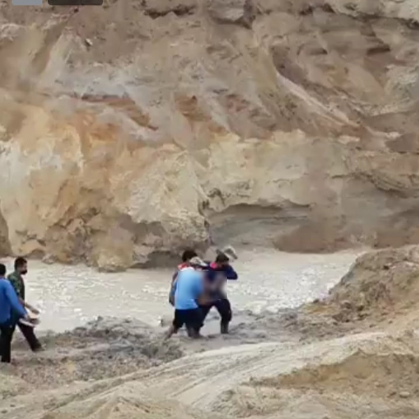 เจ้าของสวนทุเรียนคุมก่อสร้างขุดดินกลับเจอดินถล่มทับร่างหาย เจ้าของสวนทุเรียนคุมก่อสร้างขุดดินกลับเจอดินถล่มทับร่างหาย